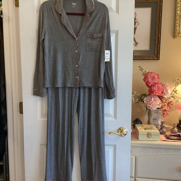 NWT. Jenni Brand Women’s Size S 2 PC Pajama  Gray with Maroon Piping - Picture 1 of 10